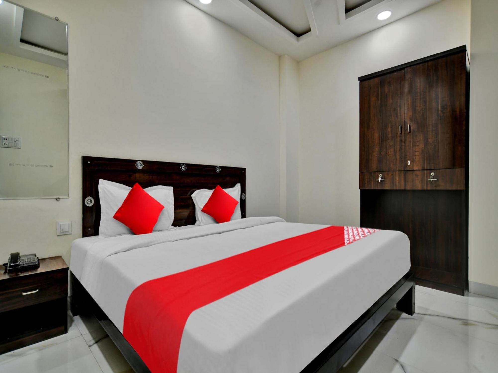 Oyo Hotel Dr Greens Indore Exterior photo